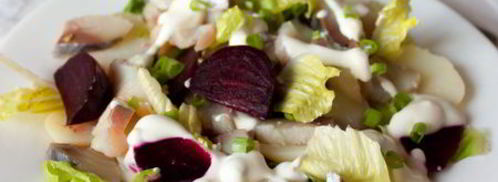 салат с картофелем, свеклой и копченой скумбрией. Шаг 9