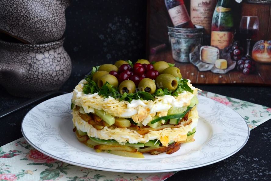 Рецепт салата с жареного картошкого