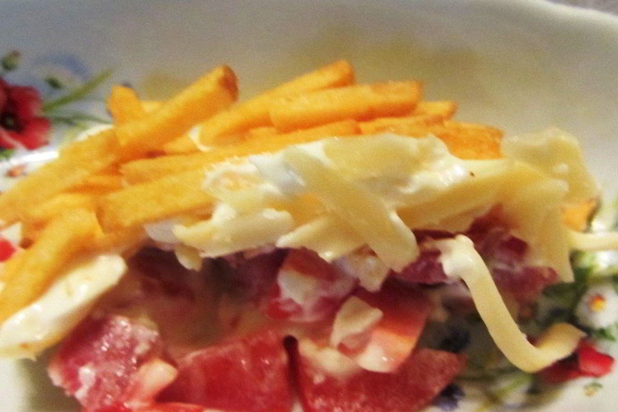 Рецепт салата с жареным картофелем