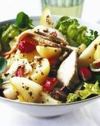 Теплый картофельный салат со свининой и имбирной заправкой