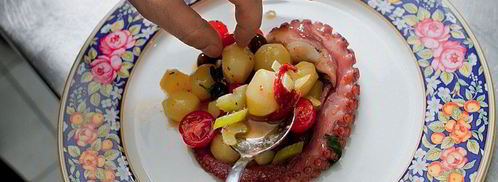 теплый салат с картофелем и осьминогом. Шаг 7