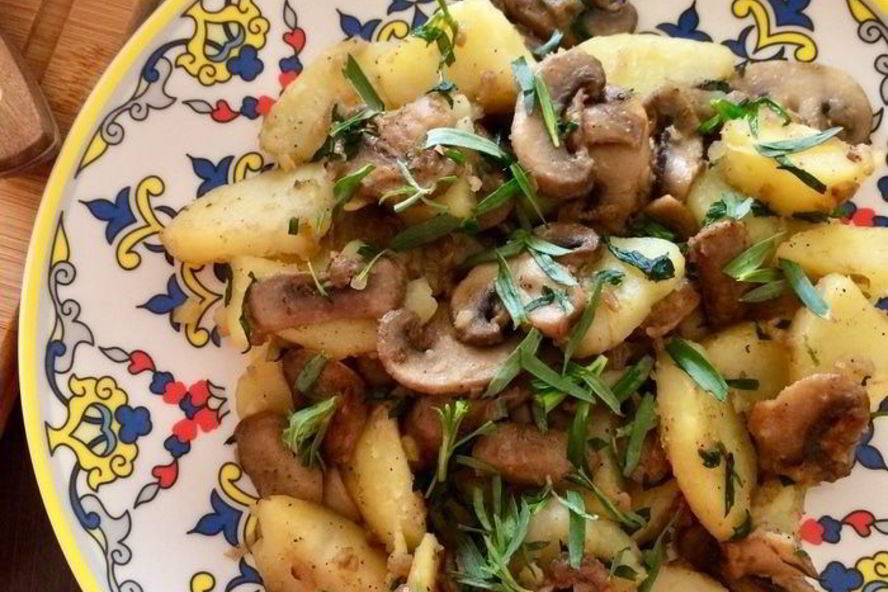 Рецепт теплого салата с картофелема и шампиньонами