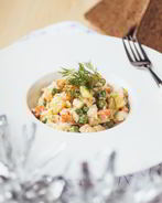 Оливье с ароматной куриной грудкой