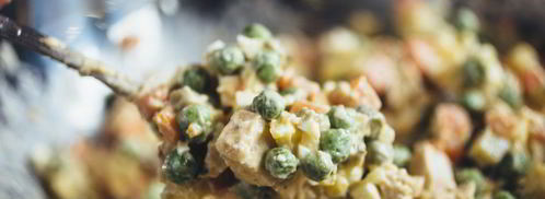 оливье с ароматной куриной грудкой. Шаг 10