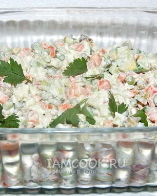 Оливье с авокадо и семгой