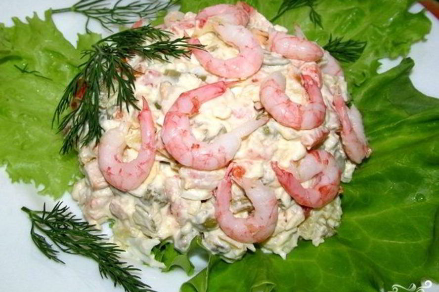 Рецепт оливье с креветками и авокадо