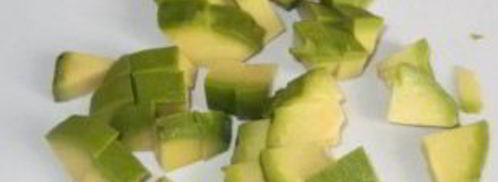 оливье с креветками и авокадо. Шаг 7