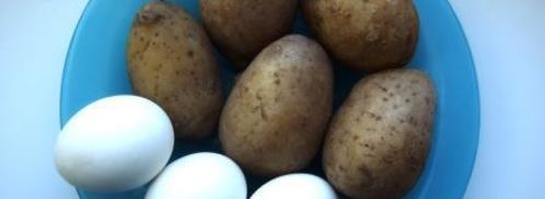 оливье с семгой и красной икрой. Шаг 2