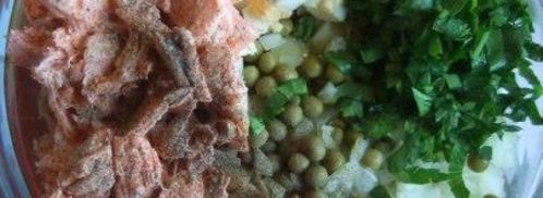 оливье с семгой и красной икрой. Шаг 6