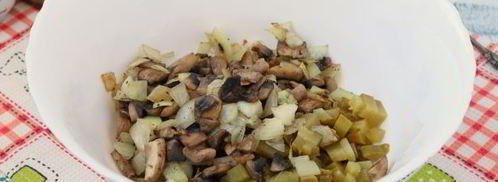 оливье с шампиньонами. Шаг 7