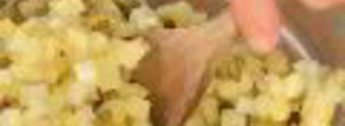 салат оливье с икрой и раковыми шейками. Шаг 2