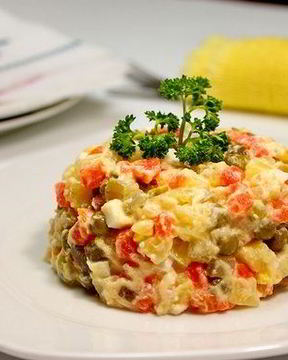 Салат Оливье с индейкой