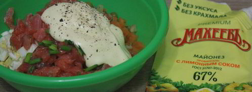 салат оливье с семгой и красной икрой. Шаг 4