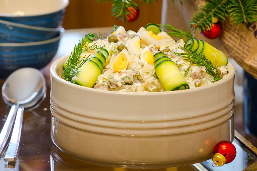 Рецепт салата оливье с языком и свежим огурцом