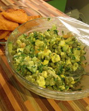 Вегетарианский оливье с жареным адыгейским сыром