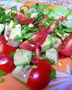 Салат из авокадо с помидорами черри