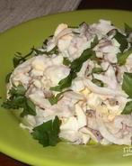 Салат из кальмаров с заправкой
