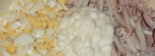 салат из кальмаров с заправкой. Шаг 6