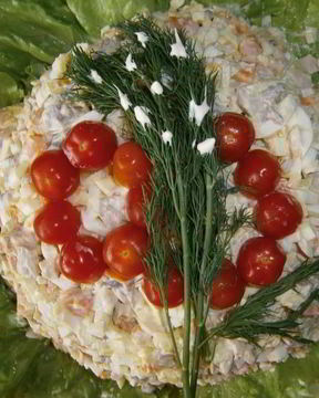 Салат из консервированных кальмаров и шампиньонов