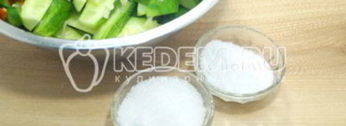 салат из огурцов пальчики оближешь. Шаг 5