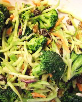 Салат из свежей брокколи