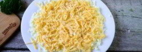 салат мимоза классический слоеный. Шаг 3