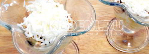 салат мимоза с горбушей. Шаг 5