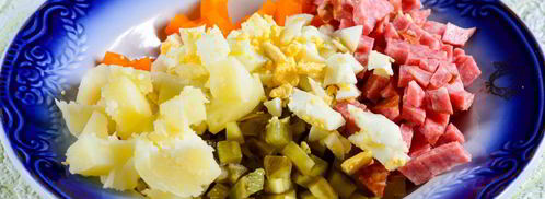 салат московский с копченой колбасой. Шаг 6