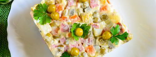 салат московский с копченой колбасой. Шаг 9