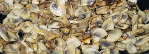 салат грибы под шубой. Шаг 3