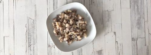 салат рыба под шубой. Шаг 2