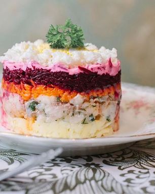 Сельдь под шубой с яйцом классическая