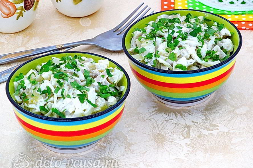 Рецепт салата с кальмарами и солеными грибами