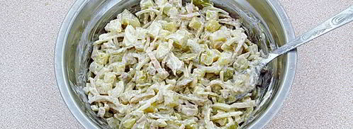 салат с кальмарами и солеными грибами. Шаг 9