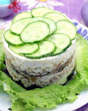 Салат с курицей и черносливом