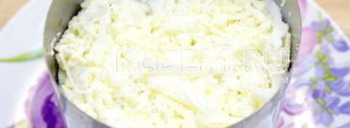 салат с курицей и черносливом. Шаг 9