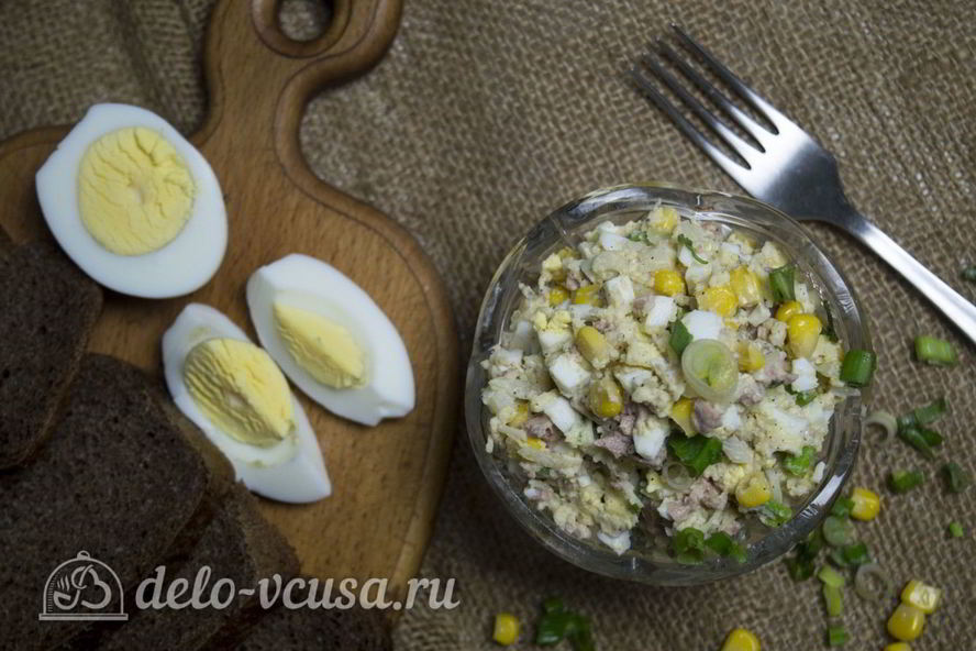 Рецепт салата с печенью трески и кукурузой