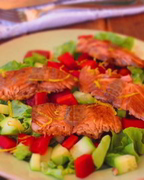 Салат с семгой и сладким перцем