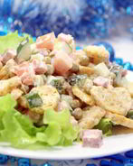 Салат с сухариками Праздничный