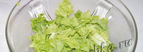 нежный салат цезарь с курицей и сухариками. Шаг 2