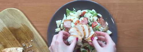 салат цезарь с беконом. Шаг 5