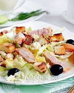 Салат Цезарь с копченой курицей