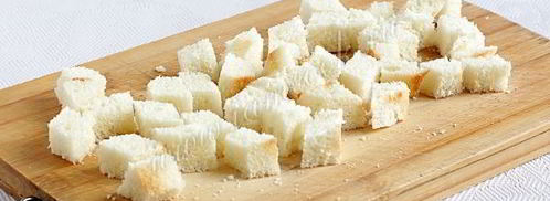 салат цезарь с копченой курицей. Шаг 3