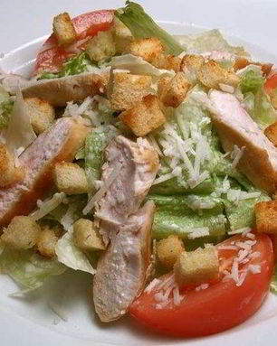 Салат Цезарь с курицей копченой