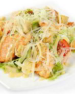 Салат Цезарь с лососем