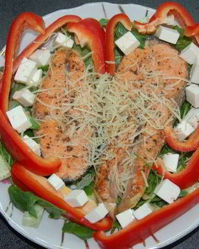 Салат Цезарь с семгой