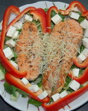 Салат Цезарь с семгой