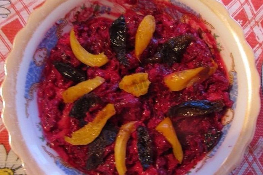 Рецепт свекольного салата с курагого и черносливома