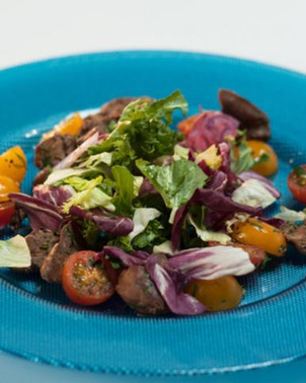 Теплый салат из куриной печенки