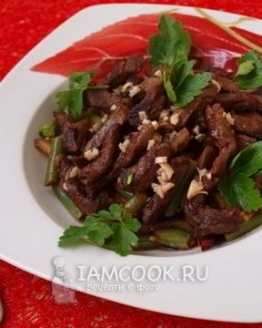 Теплый салат с говядиной